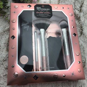[Real Techniques] by Sam & Nic Limited Edition Studded Glam Foundation Brushes